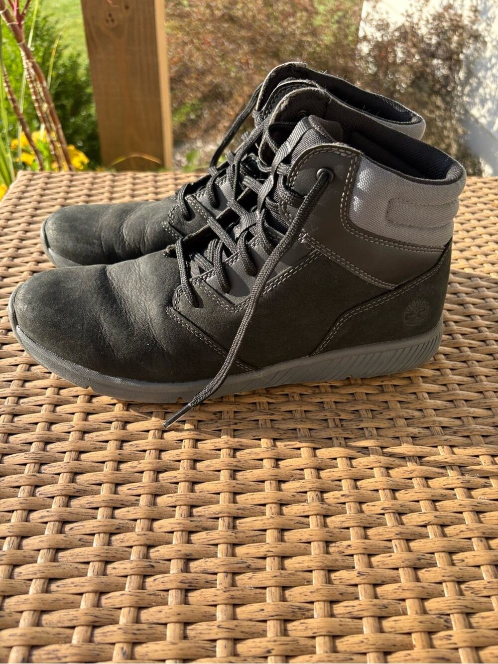 Timberland Boys Boltero Boot Black and Gray Chukka Lace-Up Boots. Size 6.5